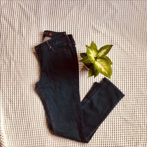 🍃Christopher Blue 🍃Medium wash Mom jeans